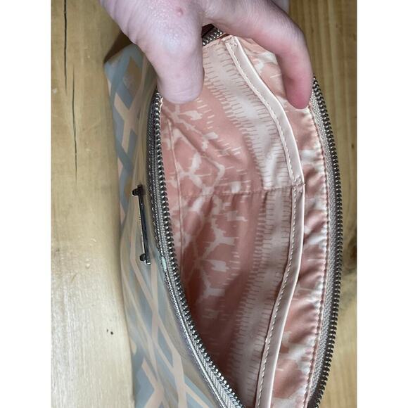 Stella & Dot make up cosmetic travel bag. Full Zip. Metallic Colors. Gold tan - Picture 7 of 9